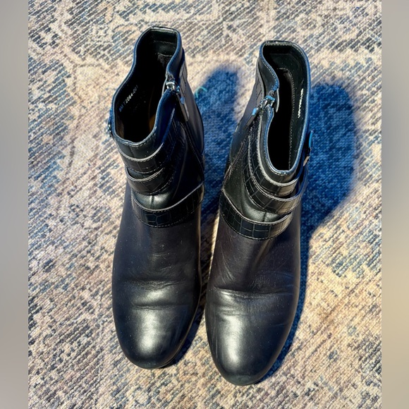⭐️Trotters Black MIKA Leather Ankle Boots⭐️ - Picture 2 of 13